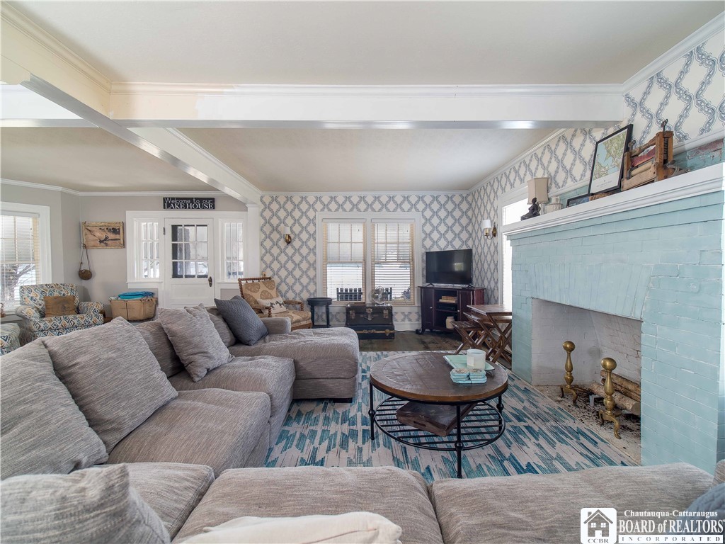 4421 Lakeside Drive