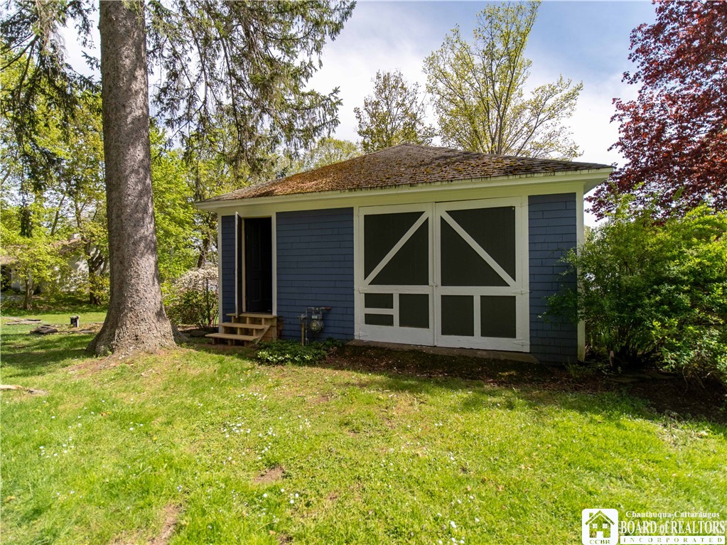 4421 Lakeside Drive