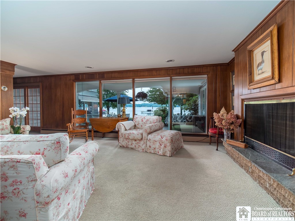 223 Lakeside Drive