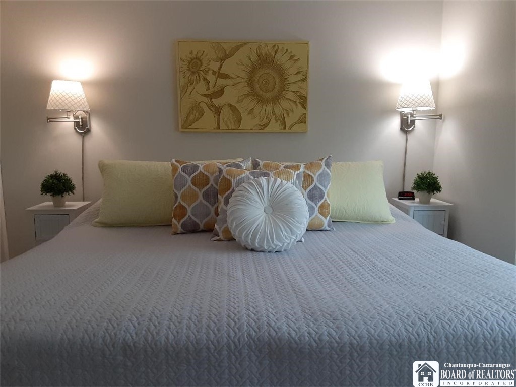 5301 East Lake Road 11