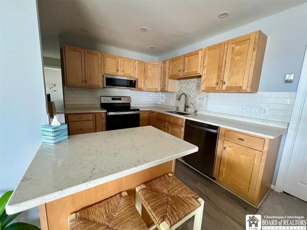 5301 East Lake Road 11