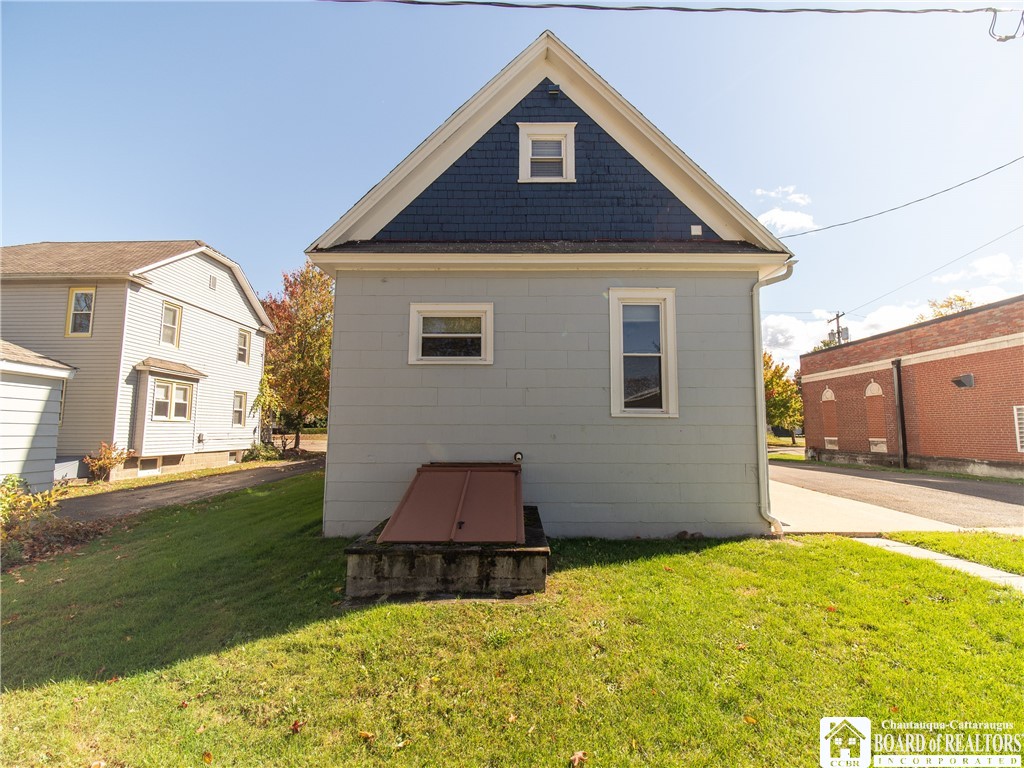 9 Maple Street