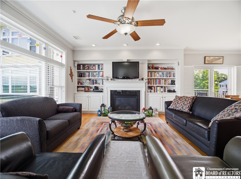 50 Lakeside Drive B201