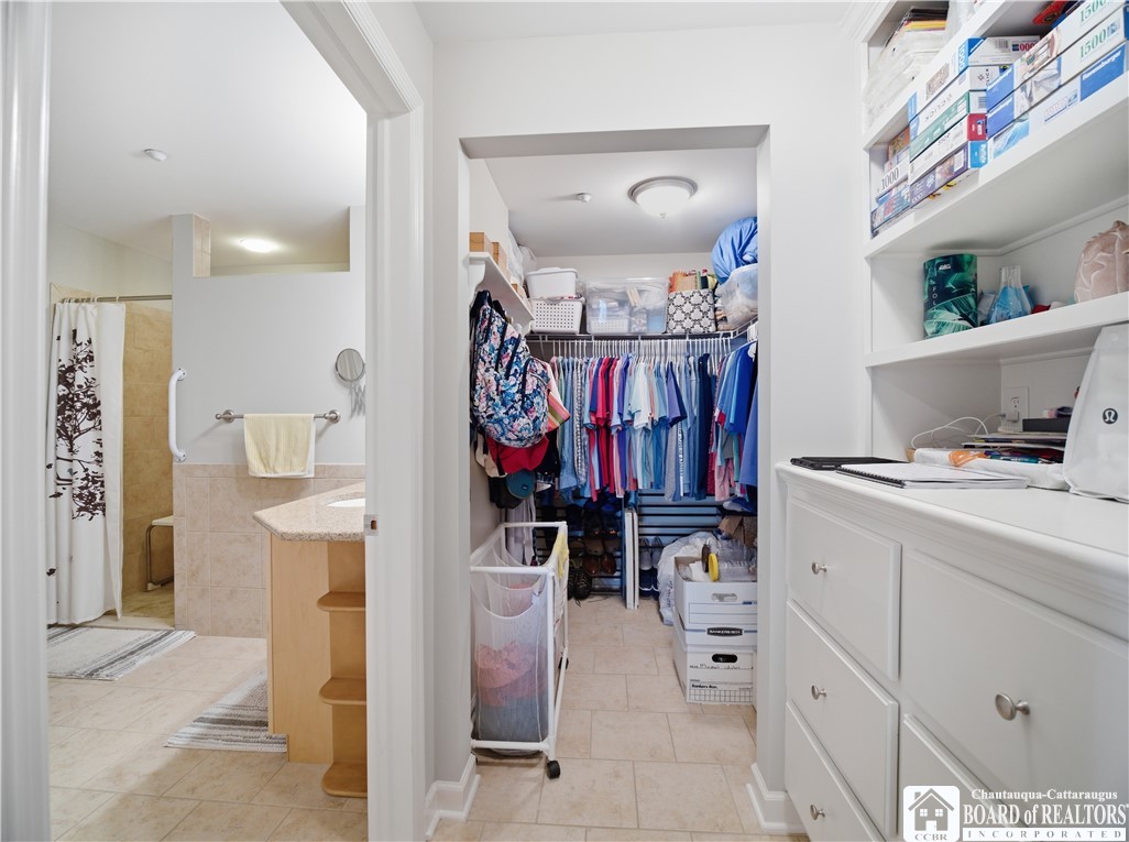 50 Lakeside Drive B201