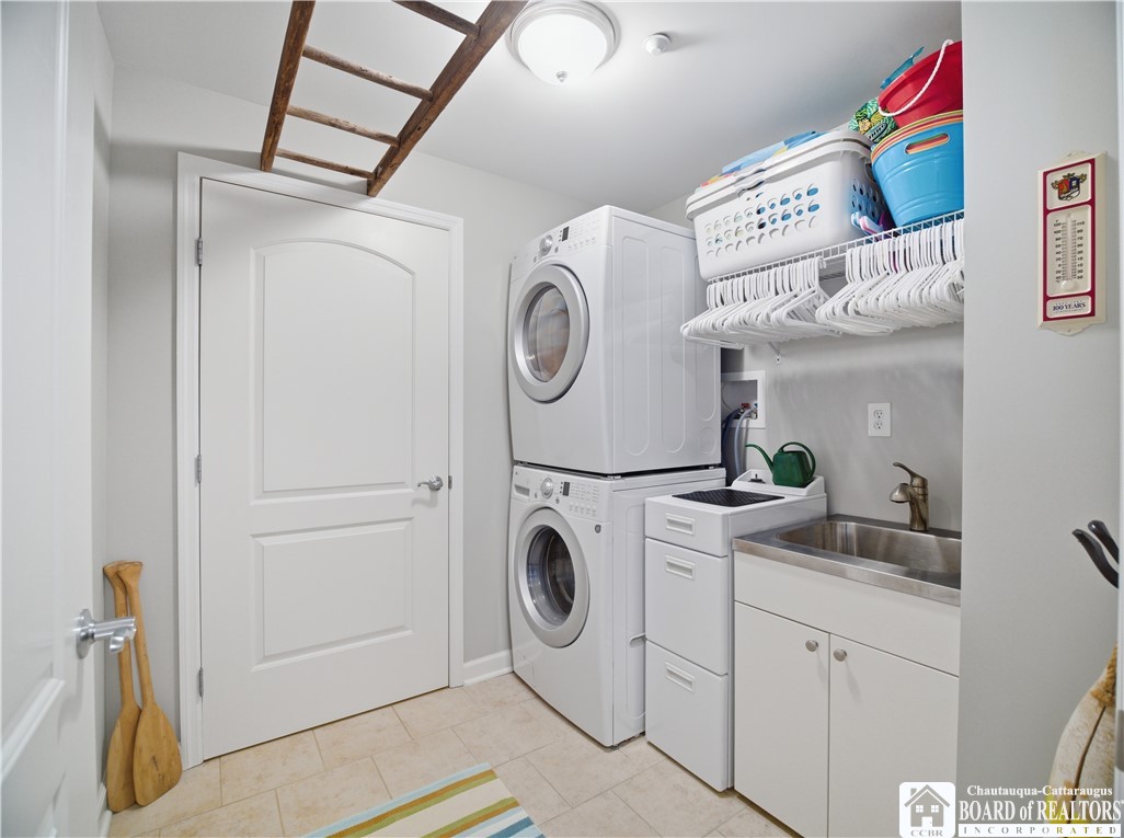 50 Lakeside Drive B201