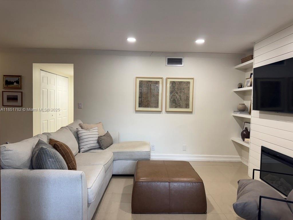 46 Chestnut Cir # 46