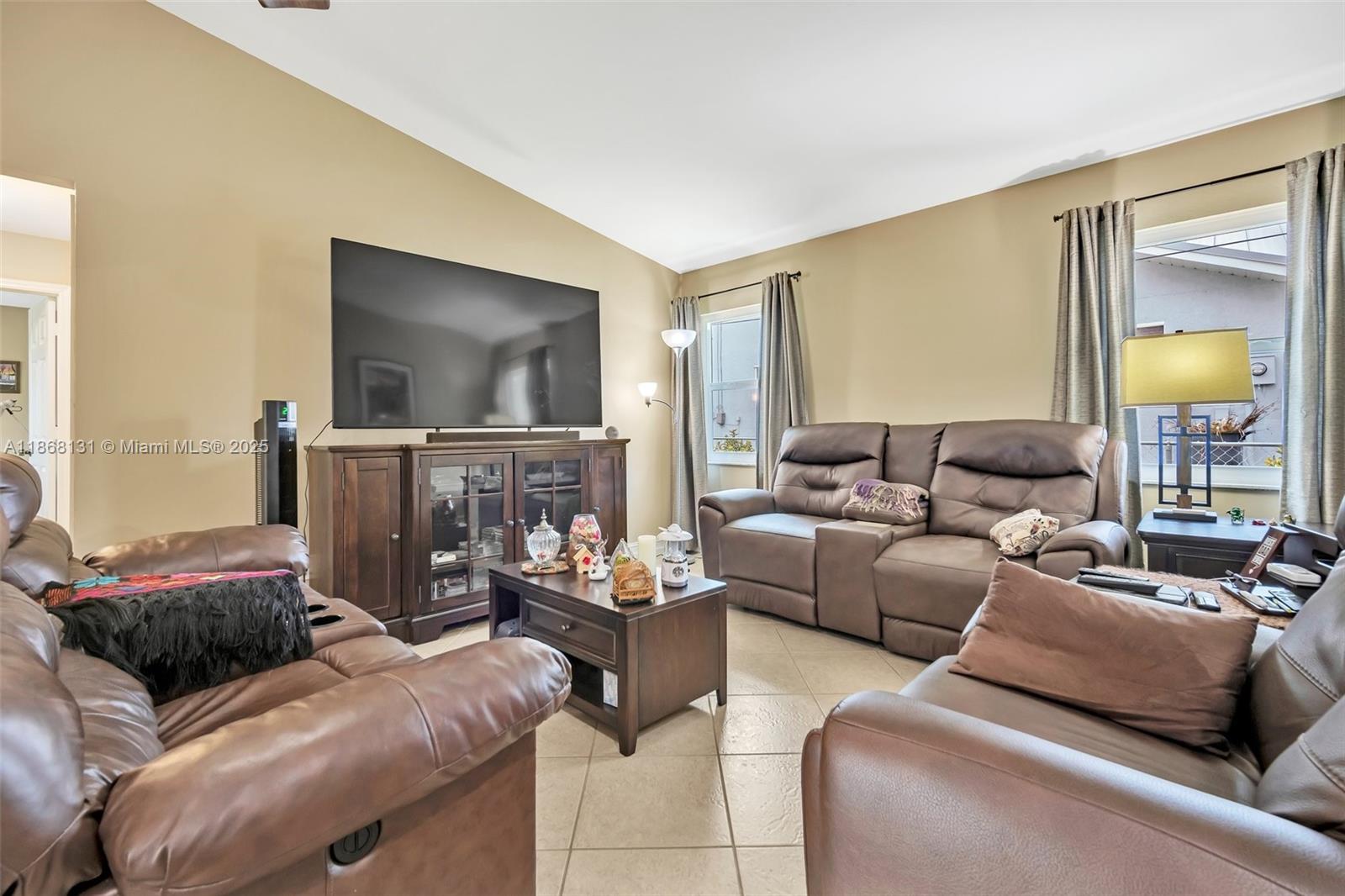 404 SW 33rd Ter