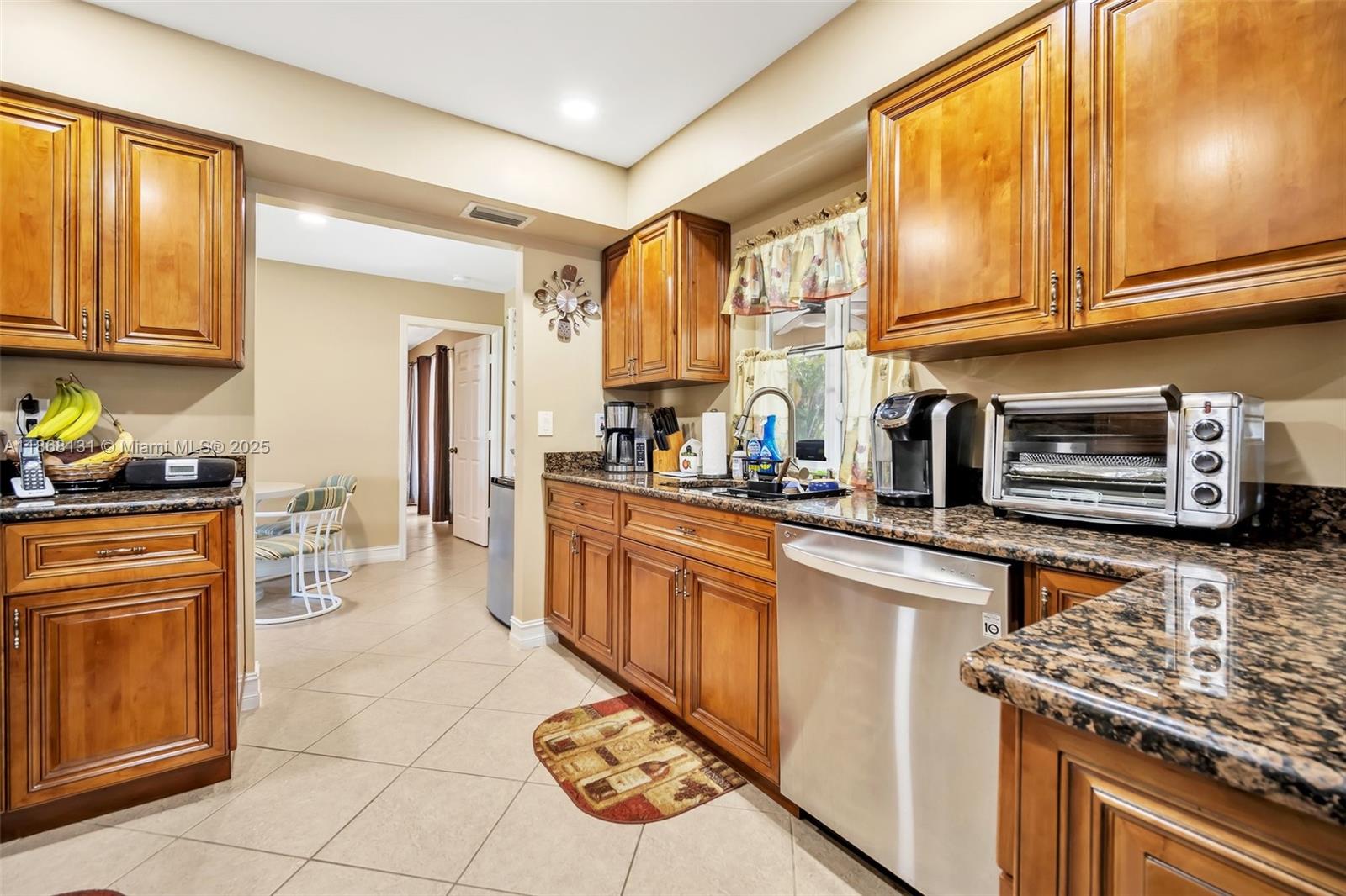 404 SW 33rd Ter