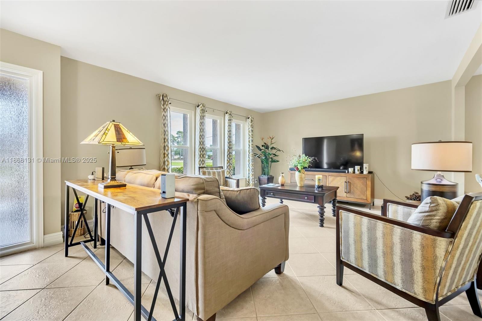 404 SW 33rd Ter