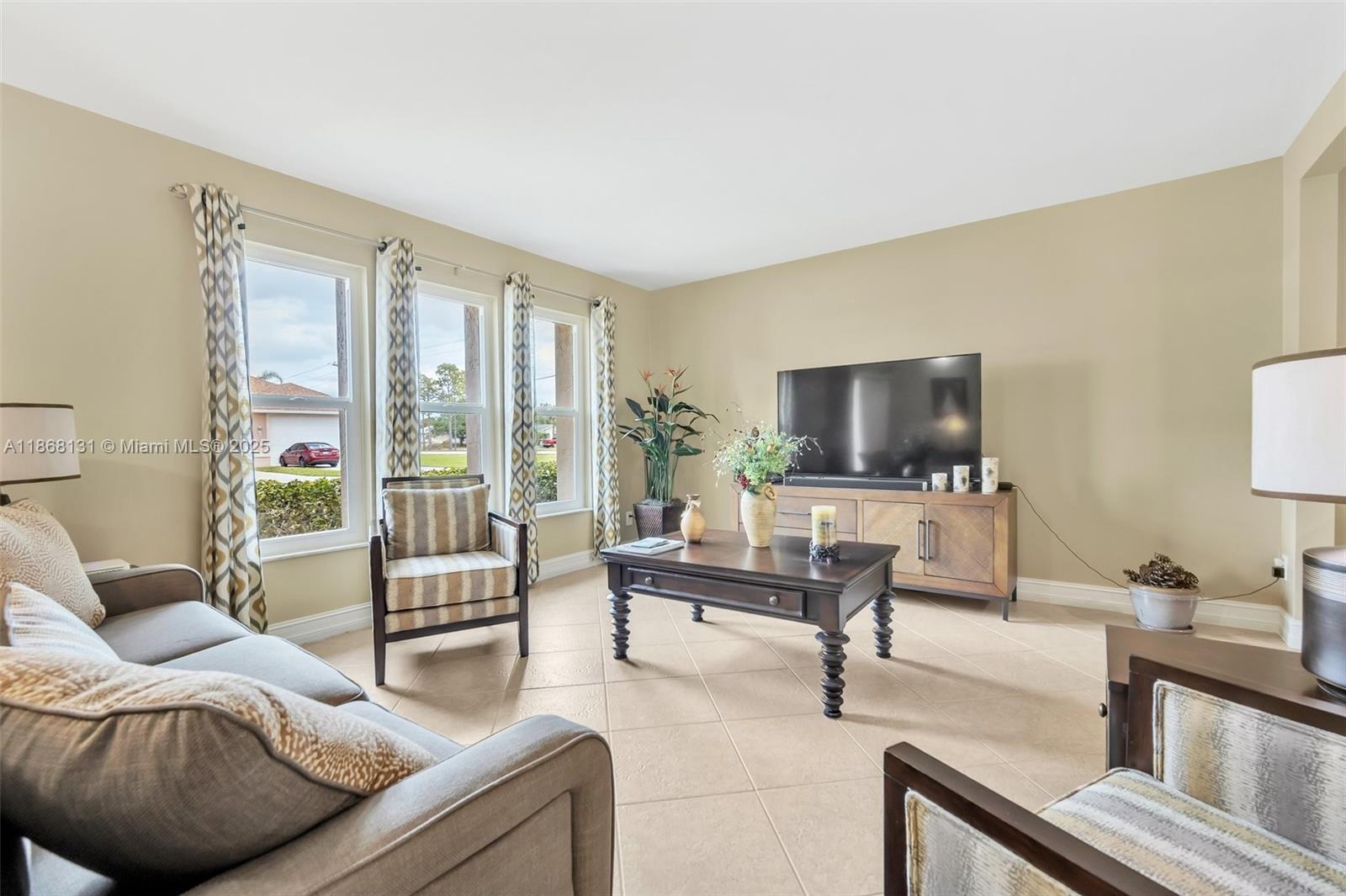 404 SW 33rd Ter