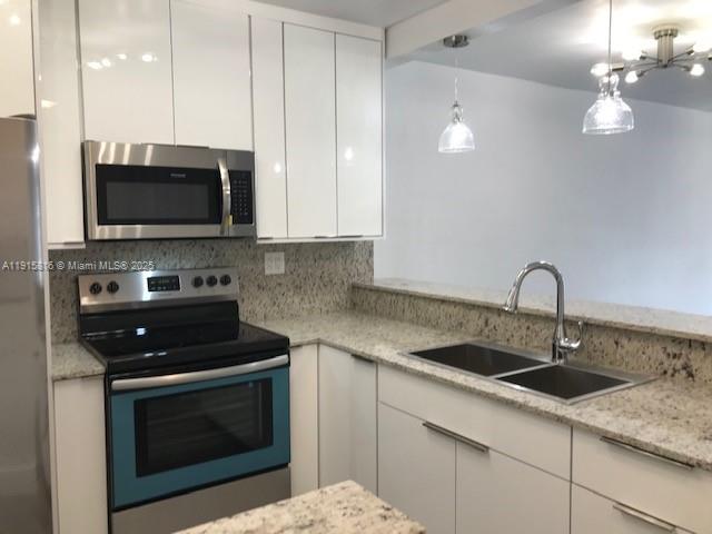 120 Royal Palm Rd # 211