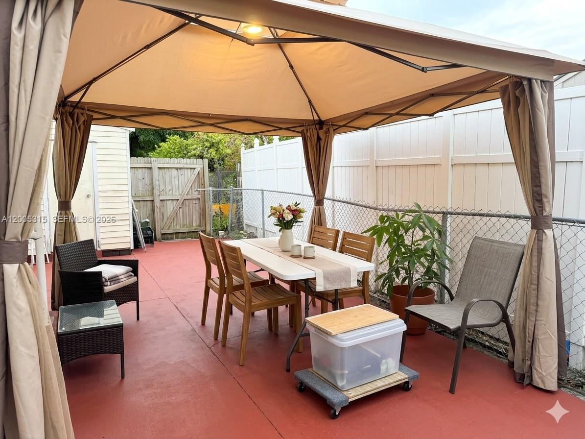 1212-1214 SW 30th Ct