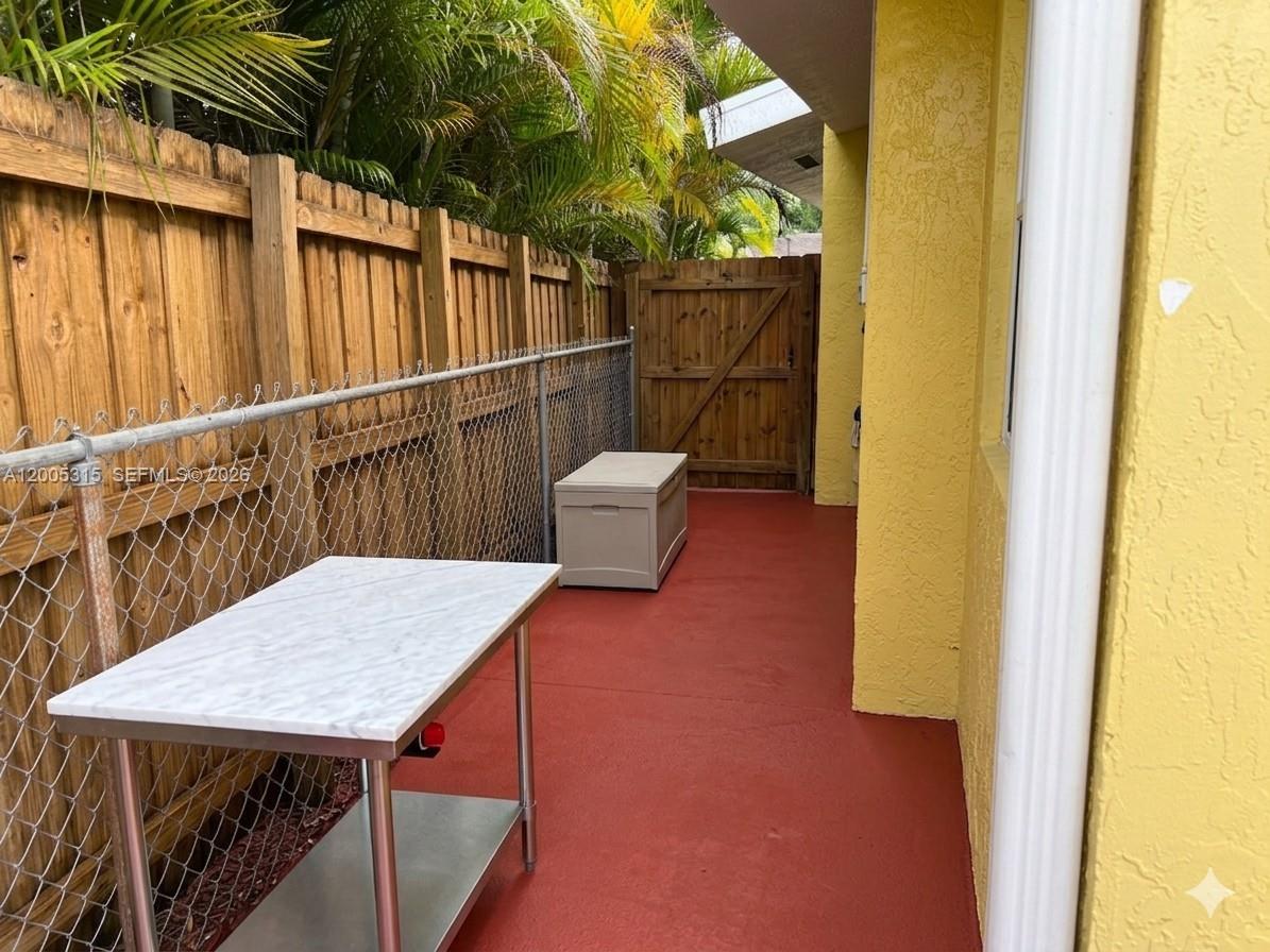 1212-1214 SW 30th Ct