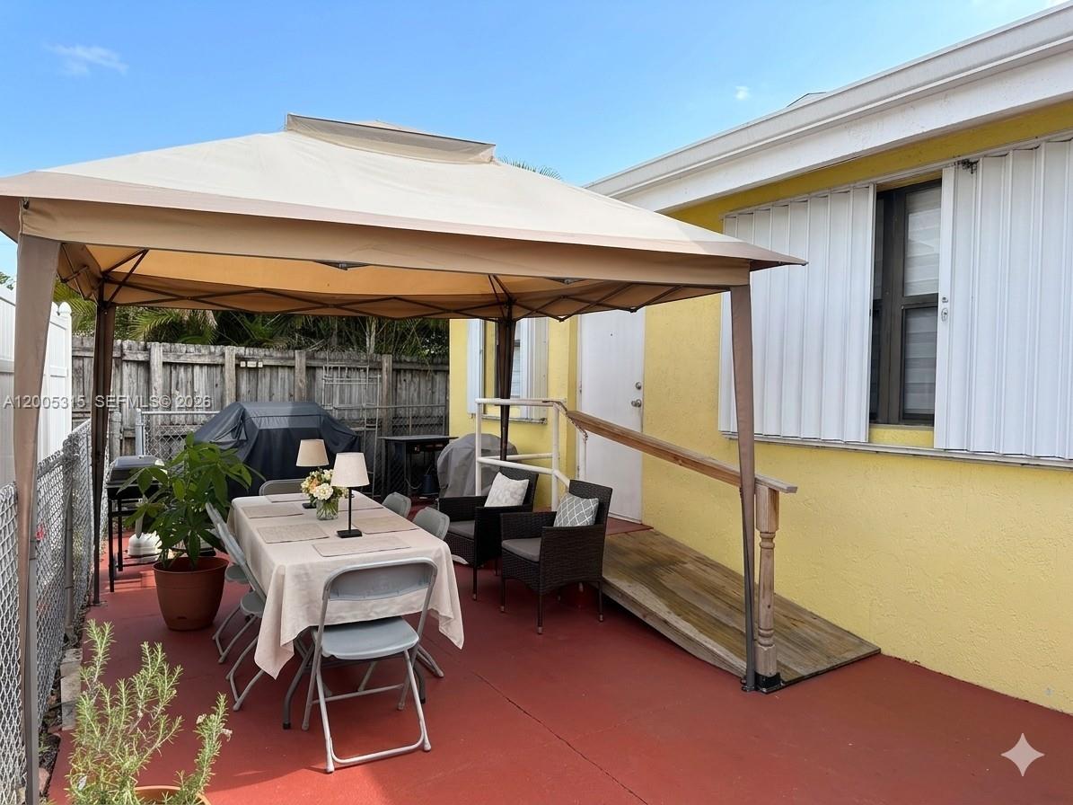 1212-1214 SW 30th Ct