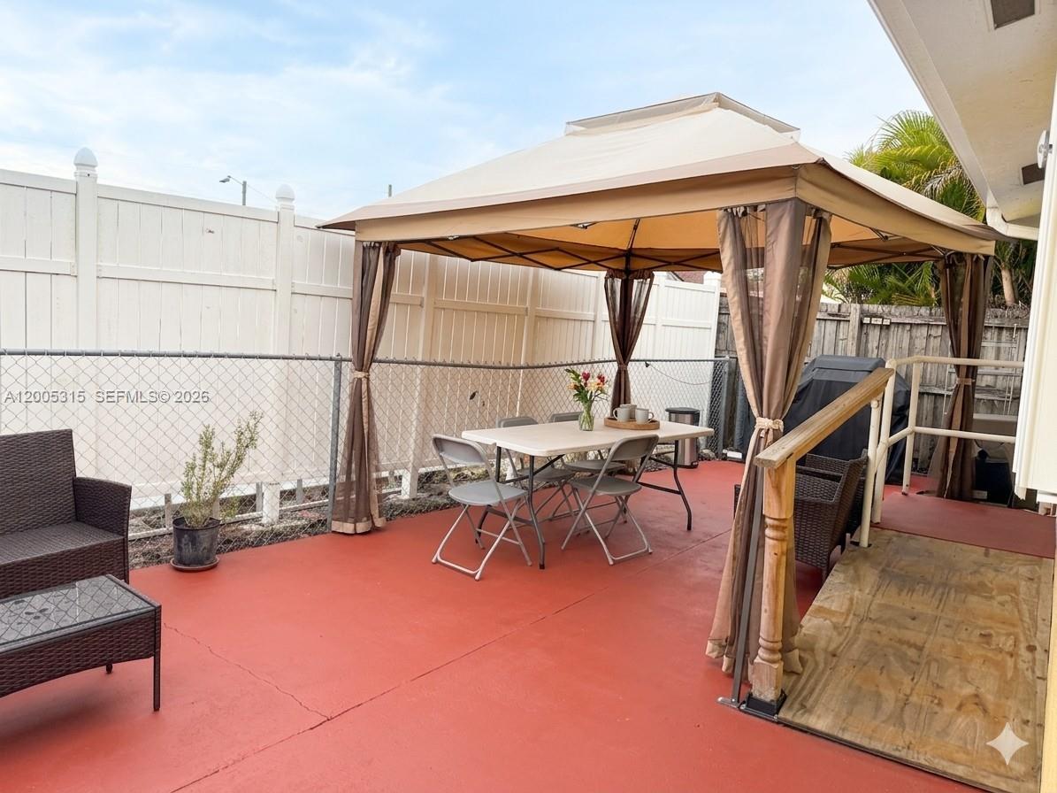 1212-1214 SW 30th Ct