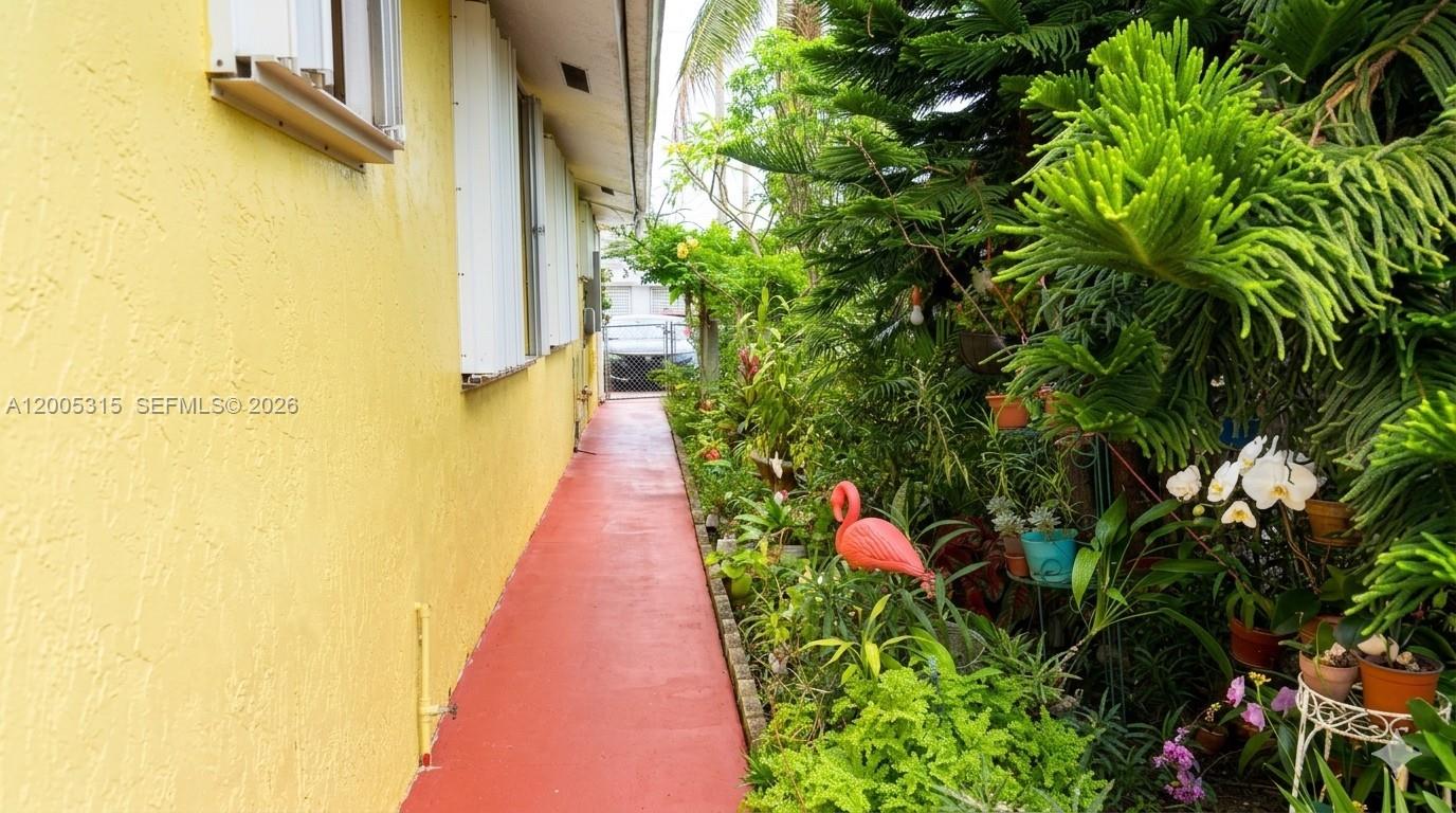 1212-1214 SW 30th Ct