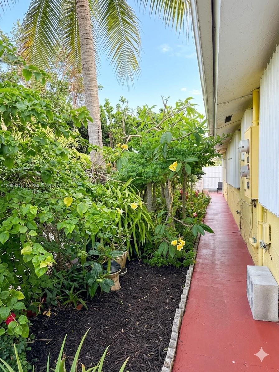 1212-1214 SW 30th Ct