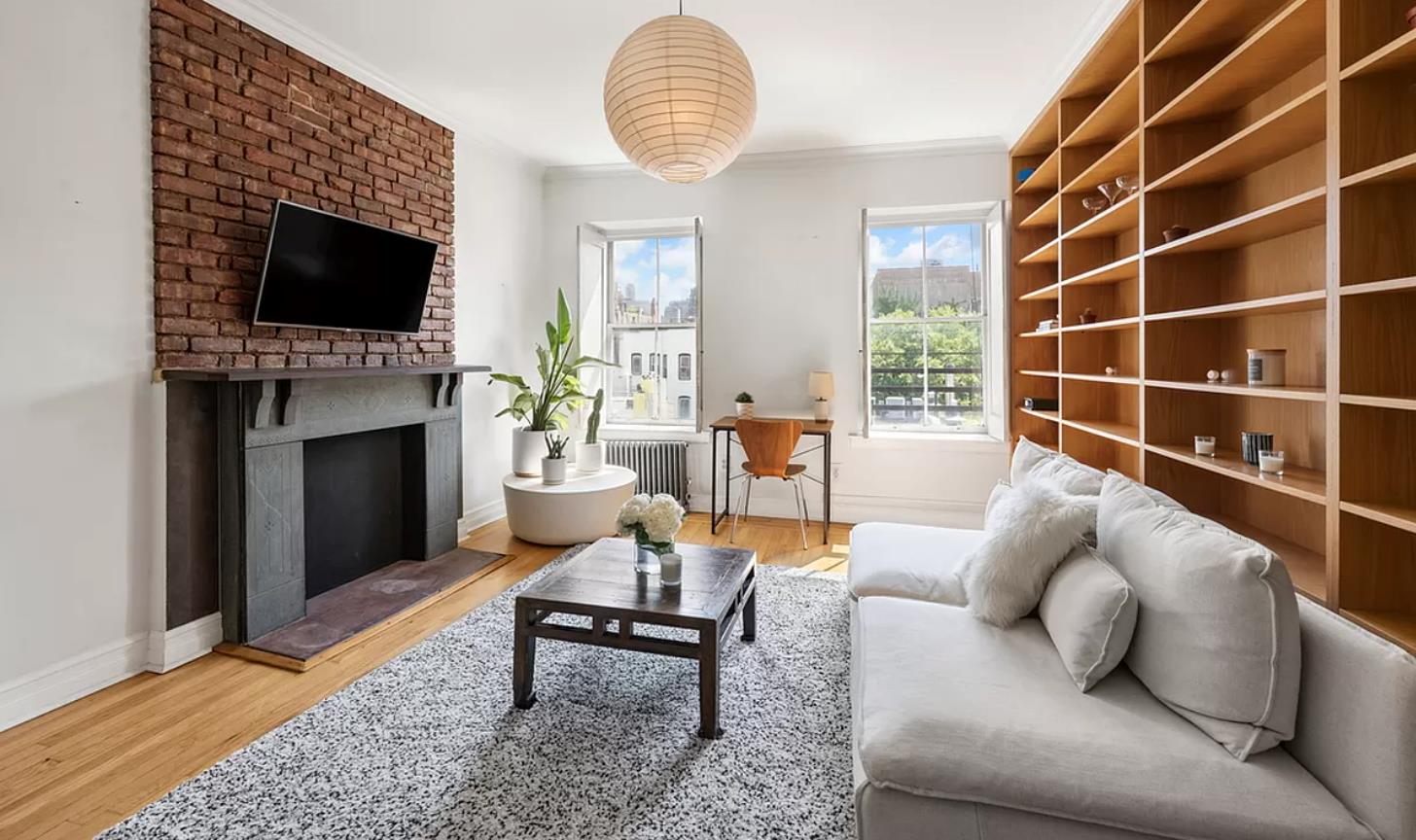 306 W 4TH Street E2