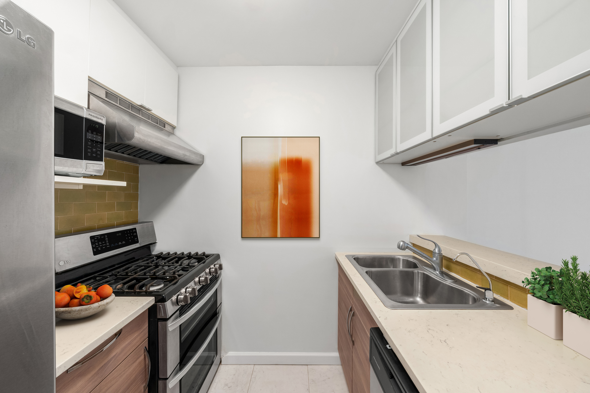 2250 BROADWAY 5L