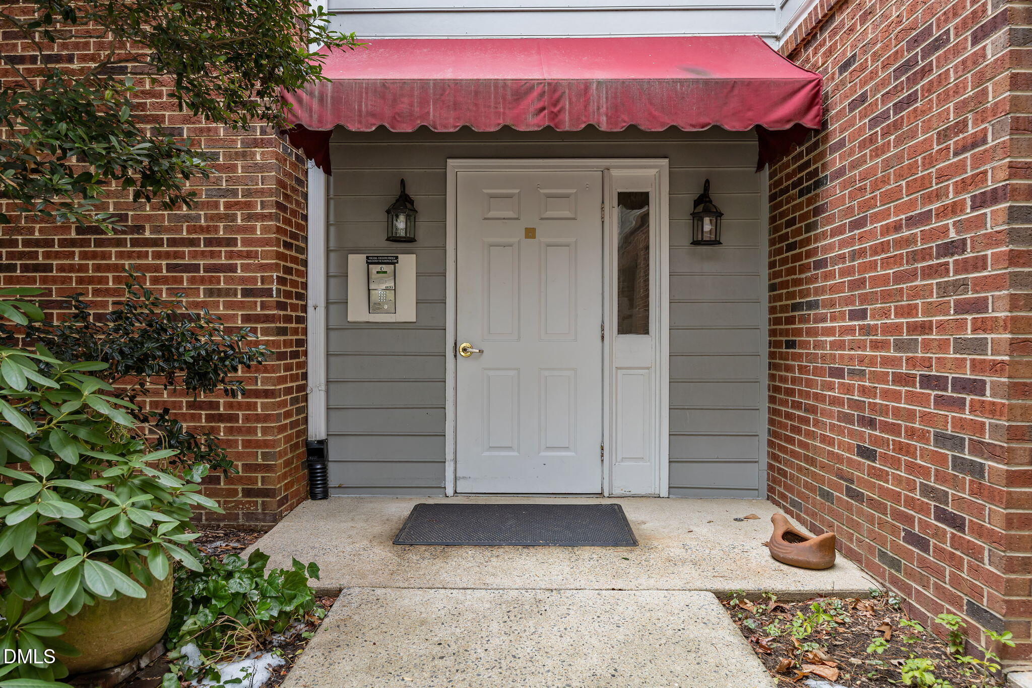 312 Lord Byron Court