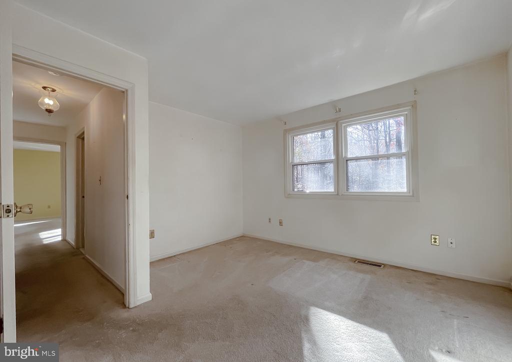 1270 HOLLYBERRY COURT