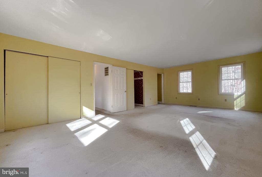 1270 HOLLYBERRY COURT