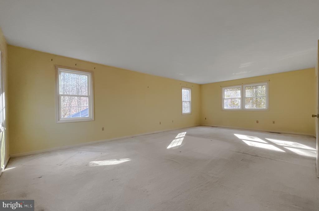 1270 HOLLYBERRY COURT