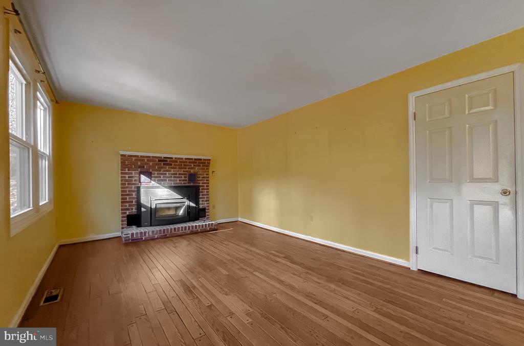 1270 HOLLYBERRY COURT