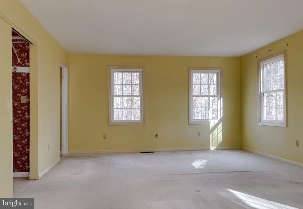 1270 HOLLYBERRY COURT