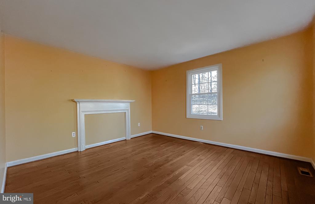 1270 HOLLYBERRY COURT
