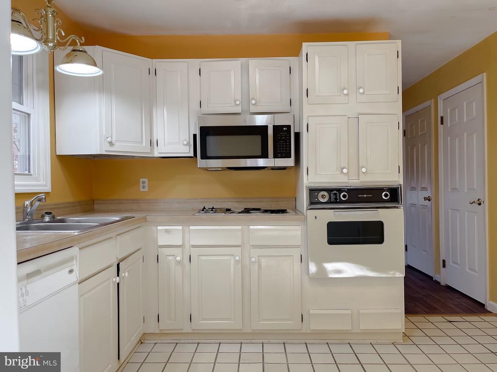 1270 HOLLYBERRY COURT