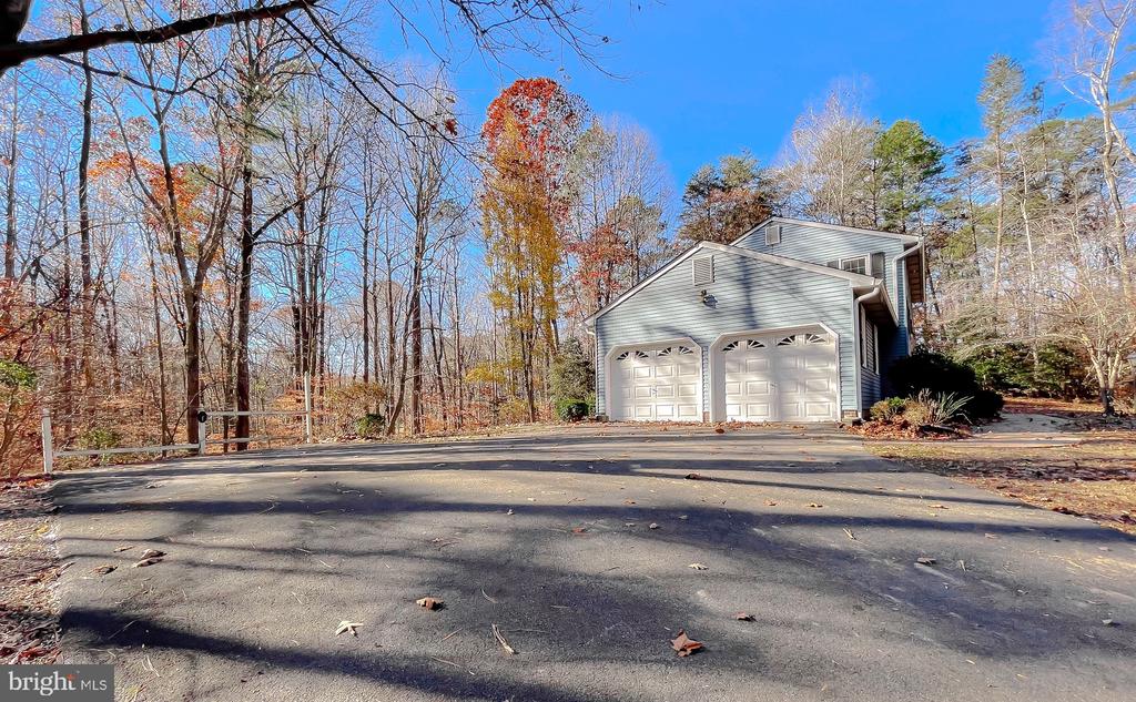 1270 HOLLYBERRY COURT