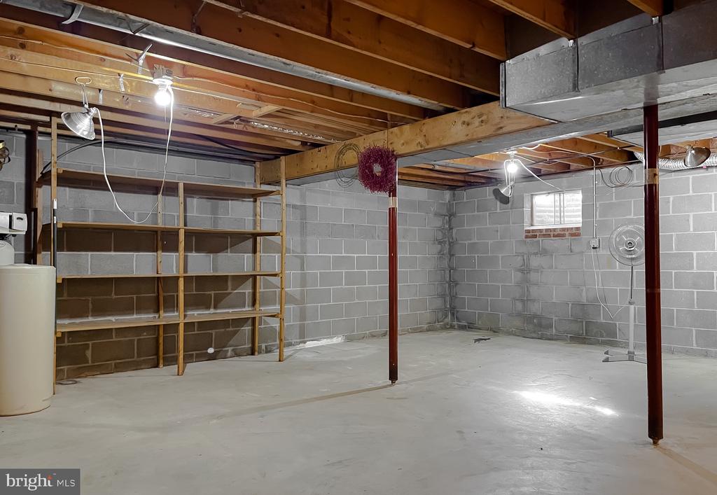 1270 HOLLYBERRY COURT
