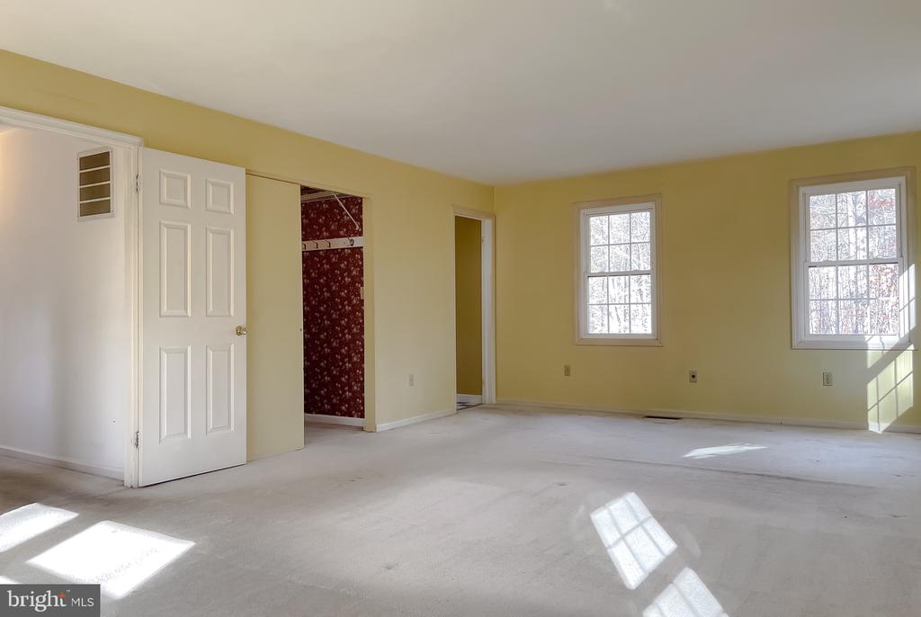 1270 HOLLYBERRY COURT