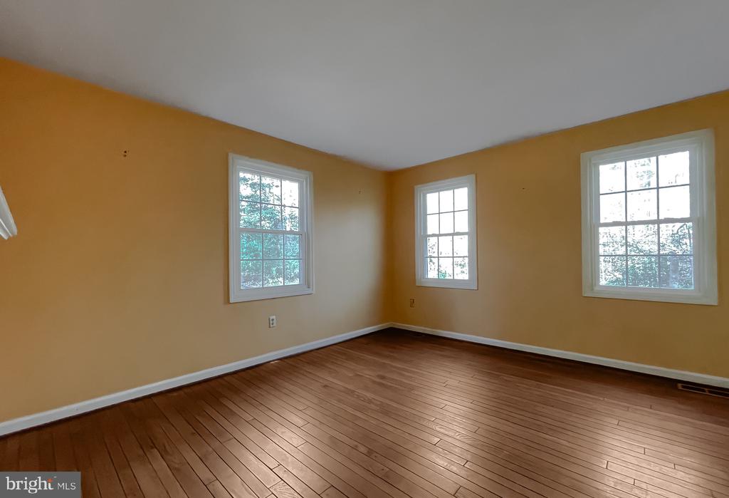 1270 HOLLYBERRY COURT