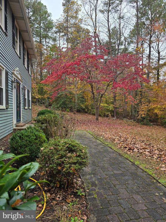 1270 HOLLYBERRY COURT