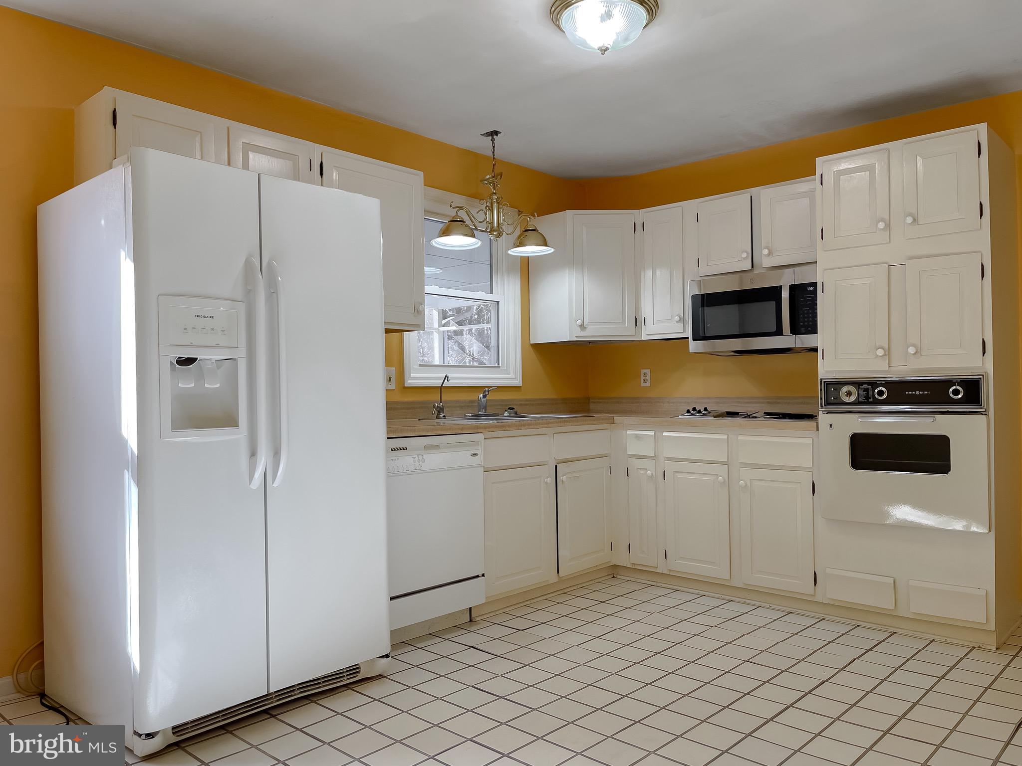 1270 HOLLYBERRY COURT