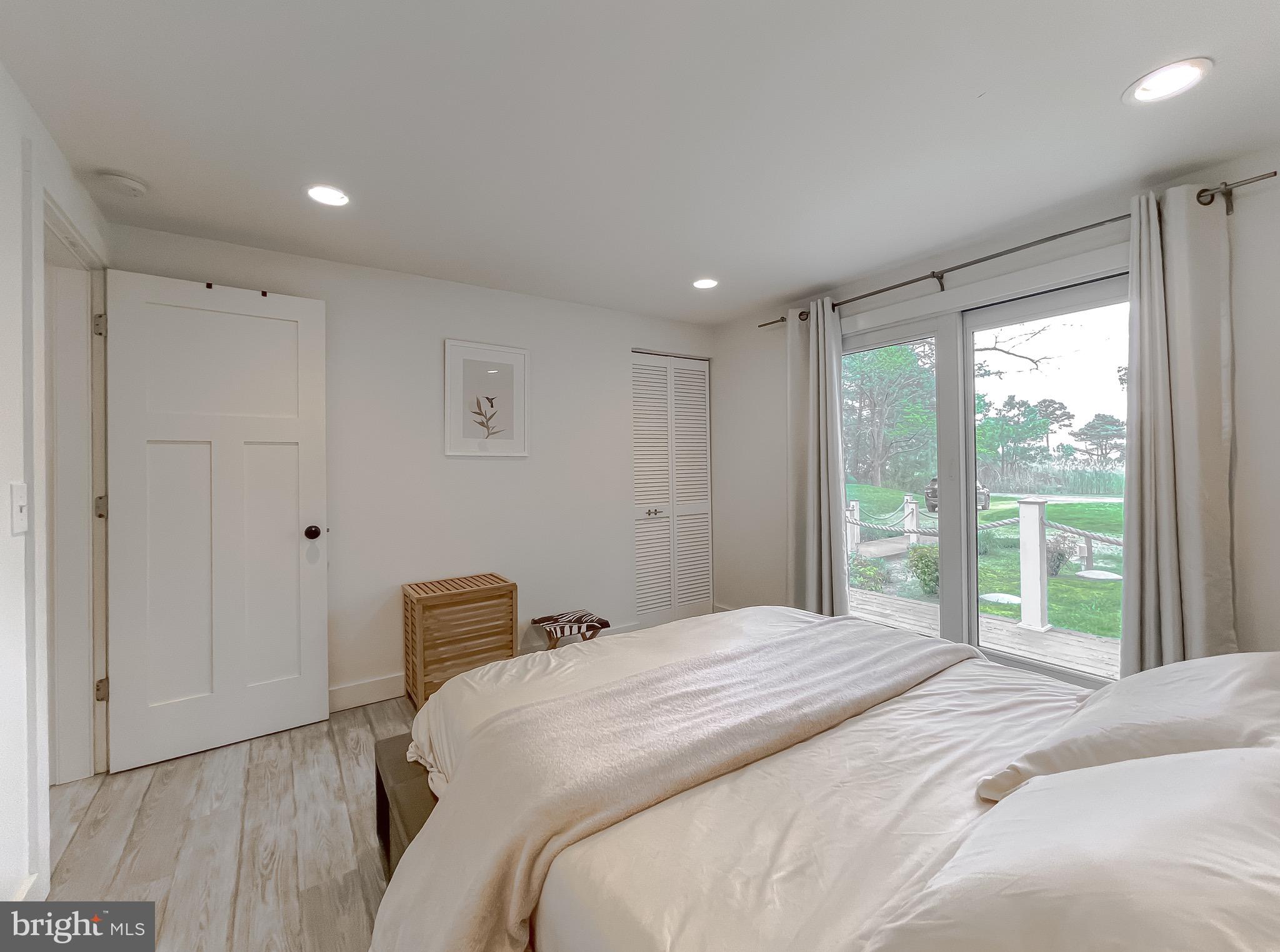15165 LAKE DRIVE