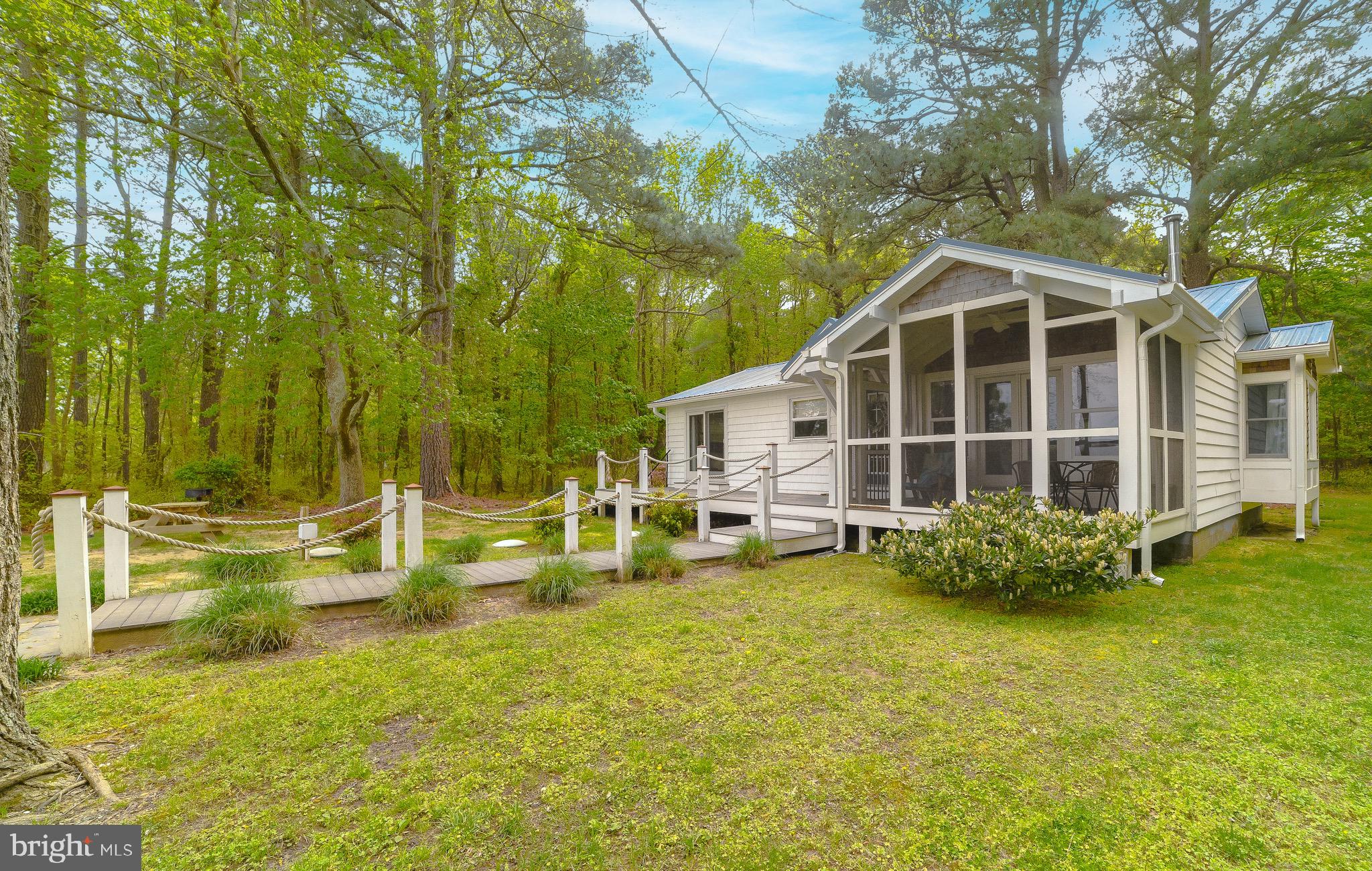 15165 LAKE DRIVE