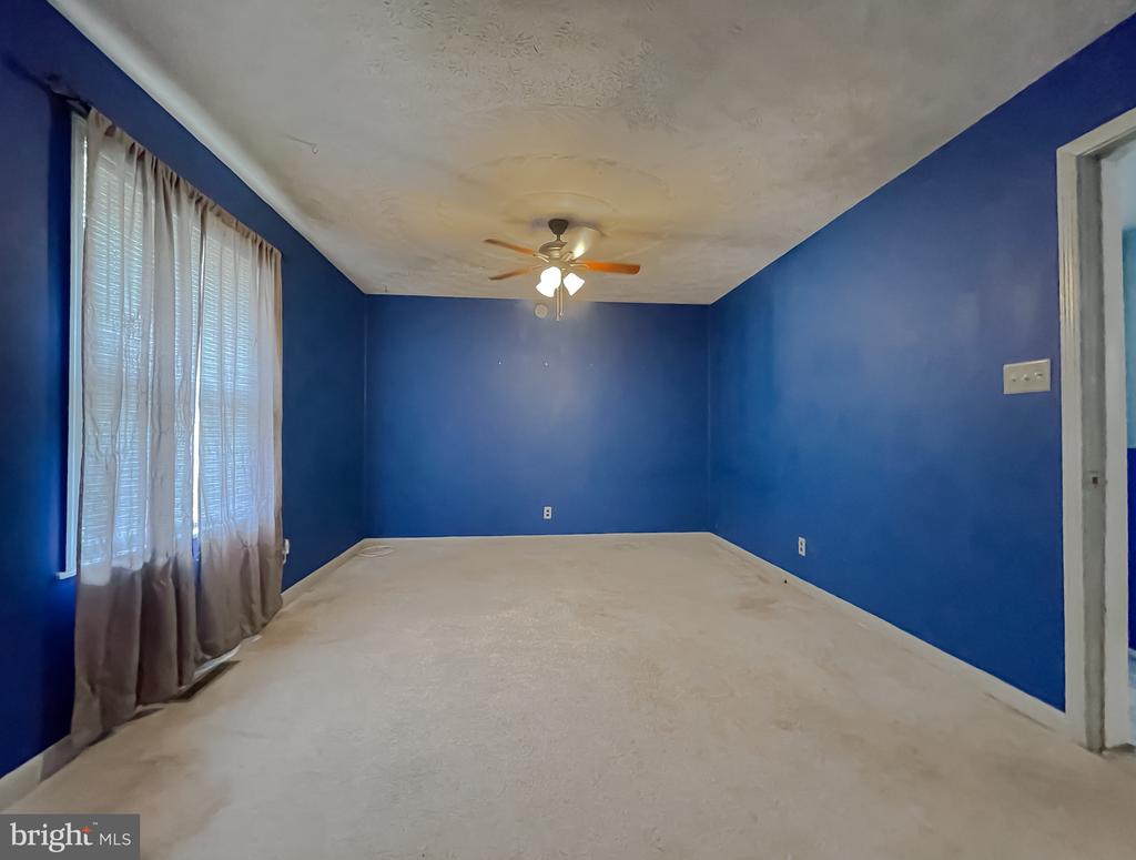 21338 LYNN DRIVE