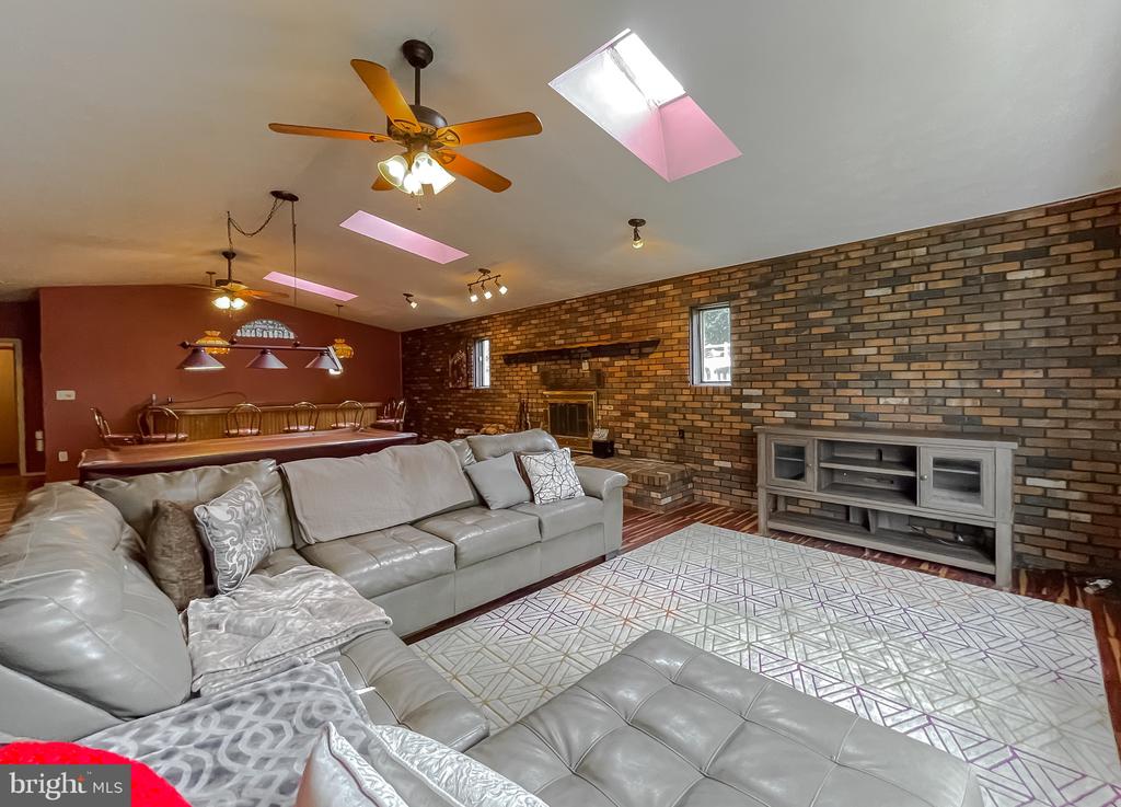 21338 LYNN DRIVE