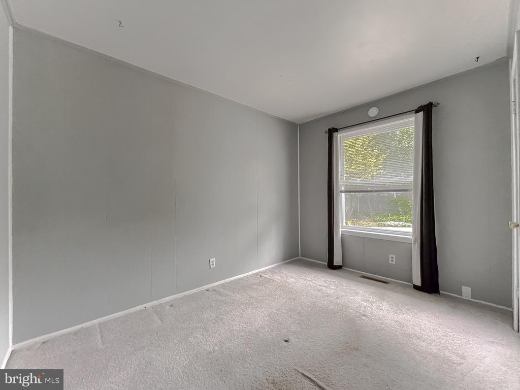 21338 LYNN DRIVE