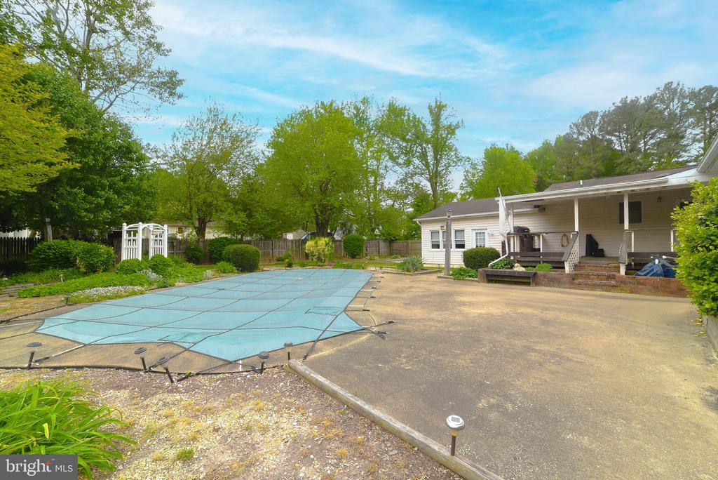 21338 LYNN DRIVE