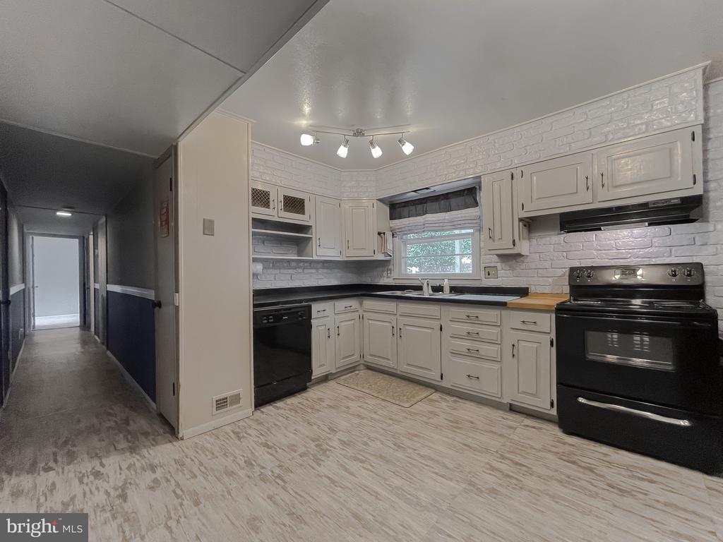 21338 LYNN DRIVE