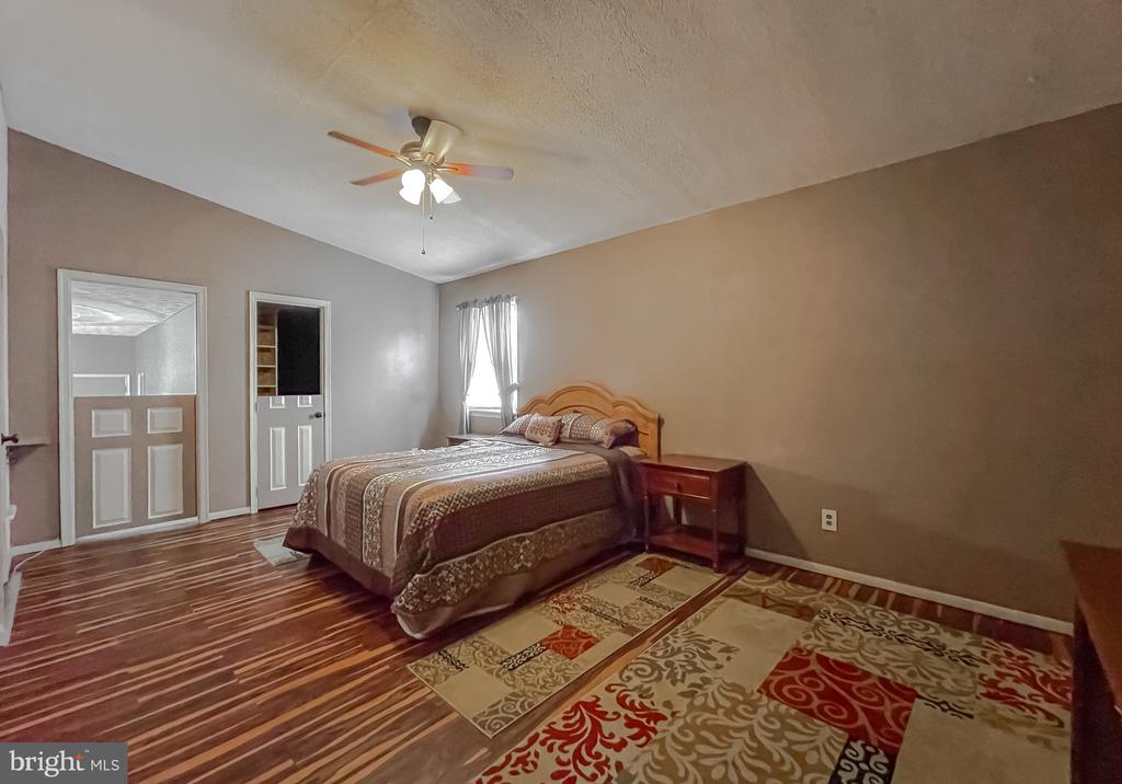 21338 LYNN DRIVE