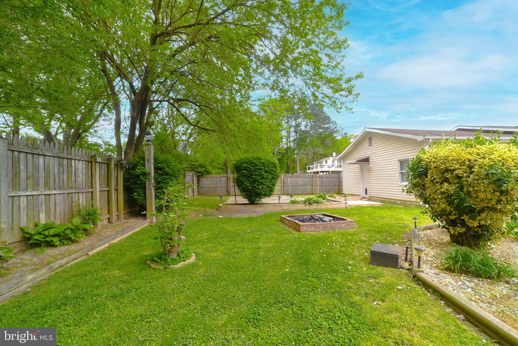 21338 LYNN DRIVE