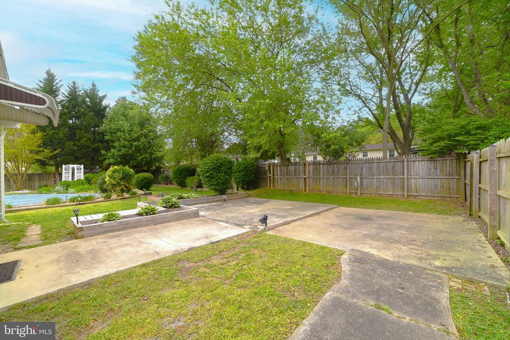 21338 LYNN DRIVE