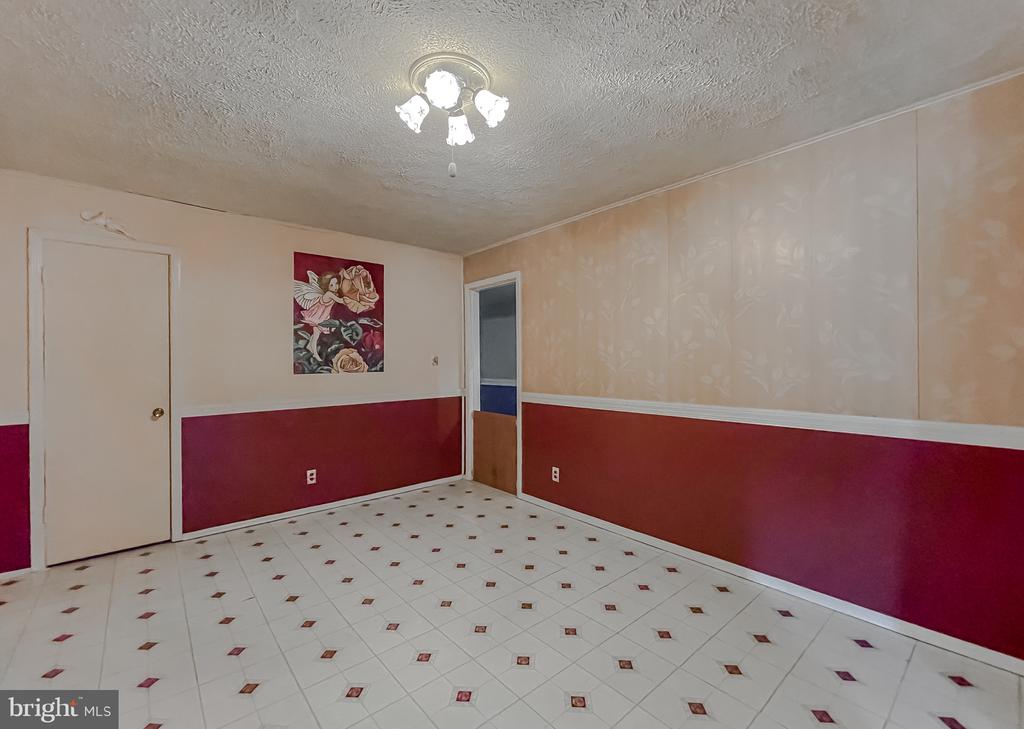 21338 LYNN DRIVE