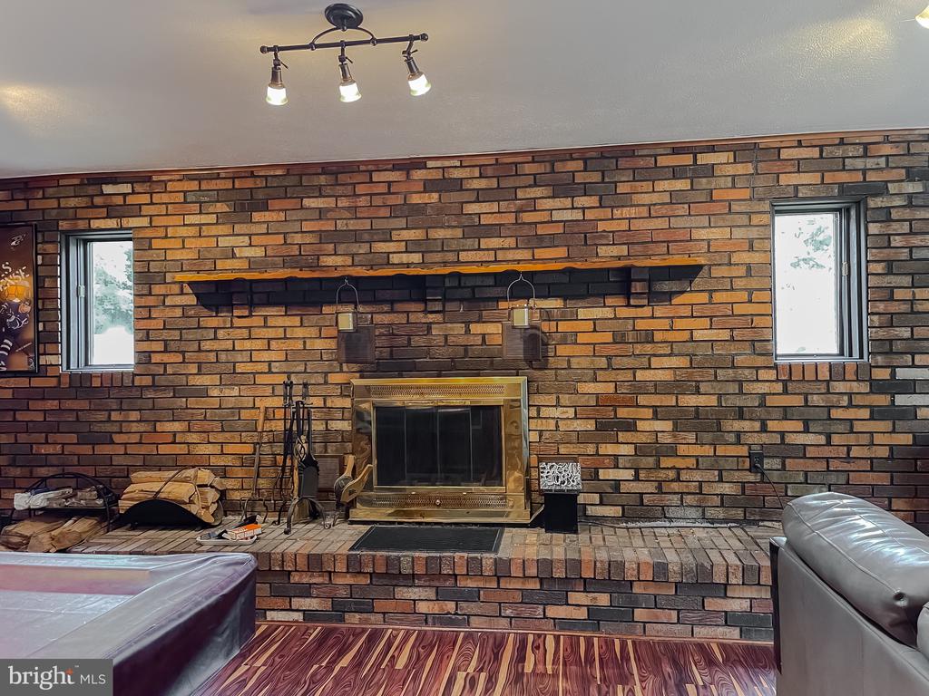 21338 LYNN DRIVE