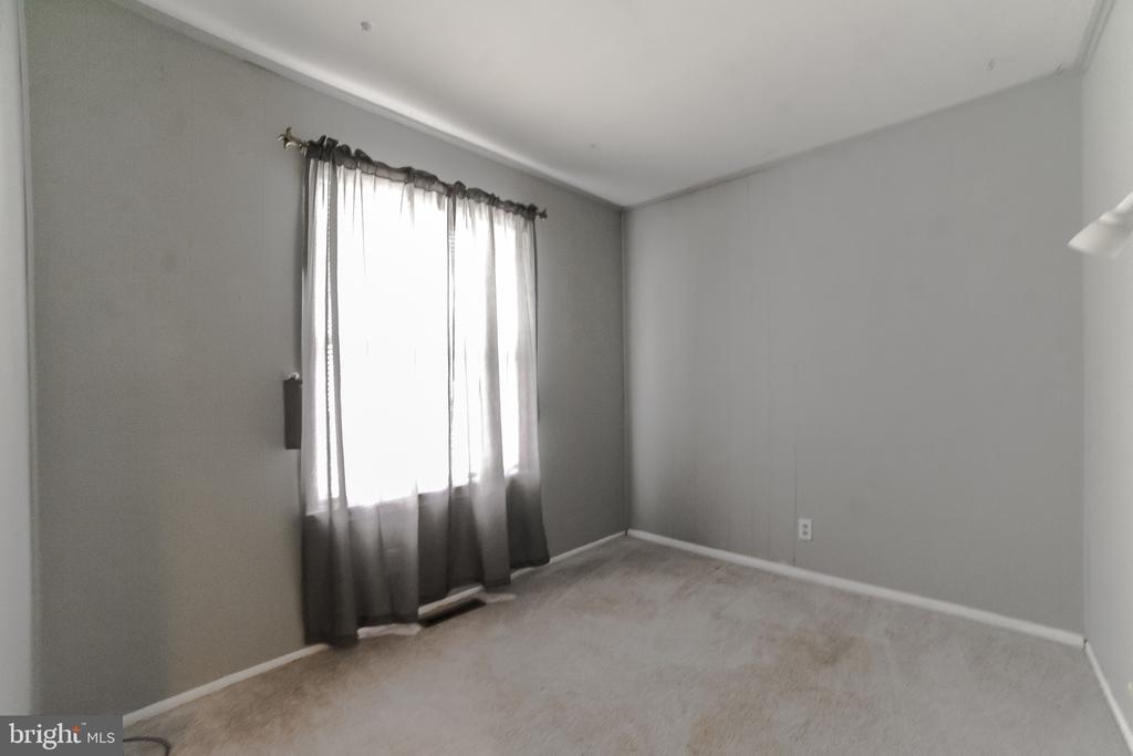 21338 LYNN DRIVE